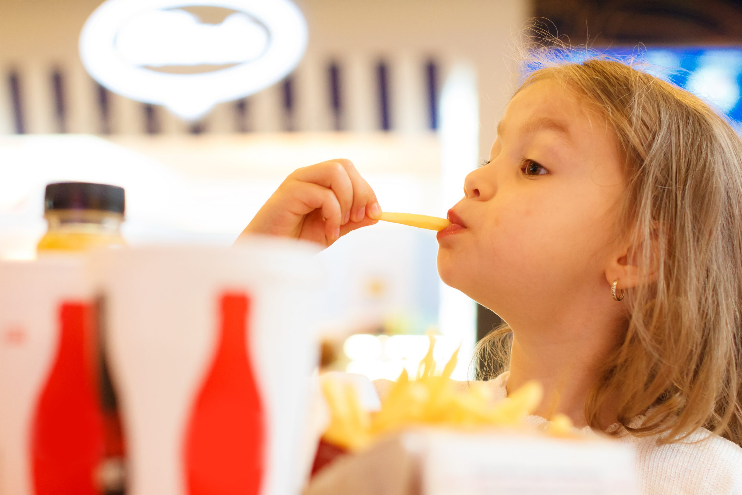 kids-eating-fast-food-thedecline